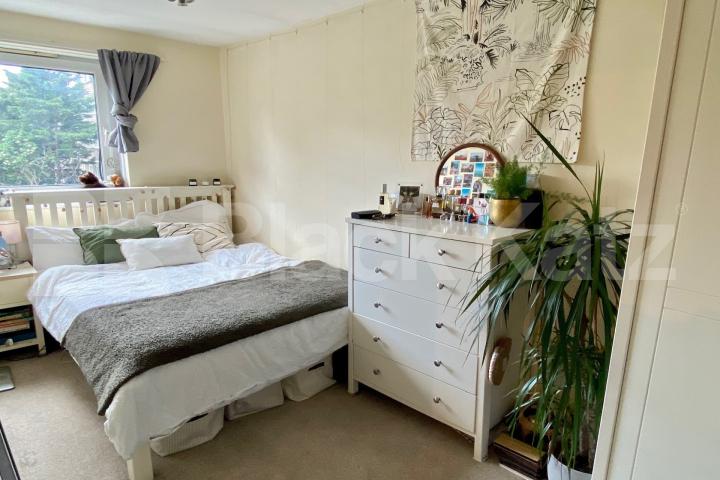 Spacious, bright and airy duplex apartment with private roof terrace Yaldham House Old Kent Road, Borough/London Bridge